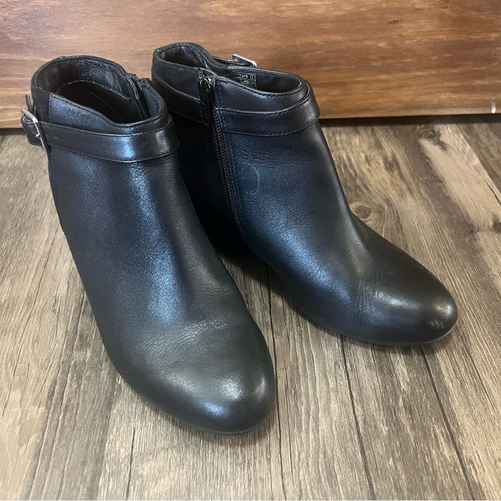Vionic Black Ankle Booties Size 6.5